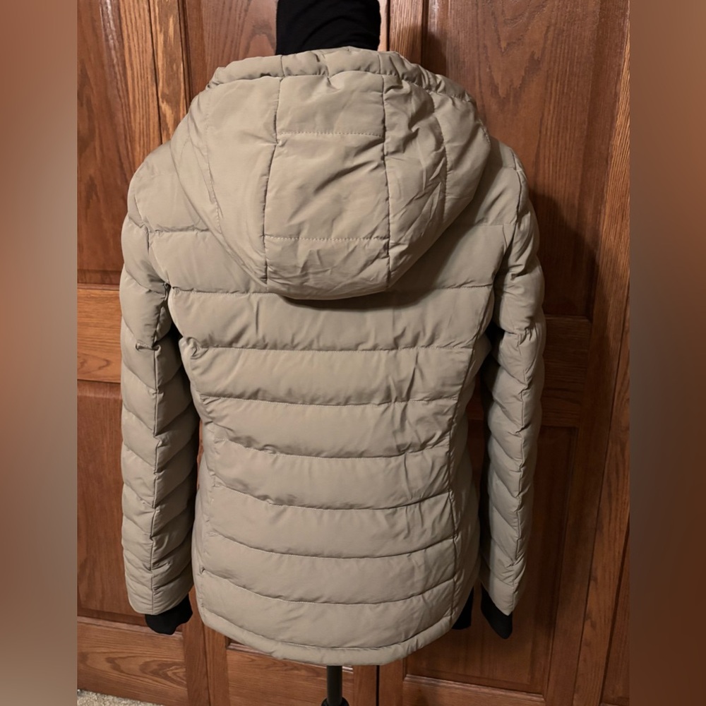 Michael Kors Packable Puffer Jacket-Hooded - Picture 4 of 10
